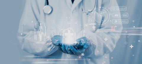 Doctor,Using,System,Analysis,Treatment,Healthcare,Patient,,Data,Network,Via