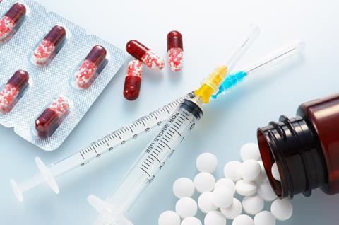 Capsule,tablet,And,Syringes,Clean,And,Bright,Health,Care,Image.